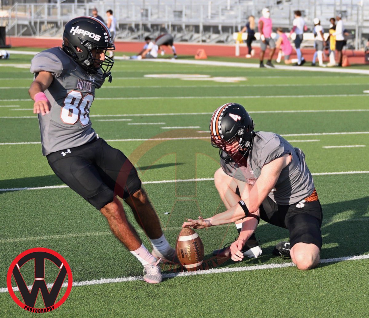 timwalter44's tweet image. #HolderKickerLovePost 
#LacesOut
#HuttoHipposFootball 
#HuttoHighSchool
#HippoNation 
#HuttoMemorialStadium

@HuttoISD 
@Hutto_Hippos 
#CashtonLaplante
#DiegoBaizabalLopez