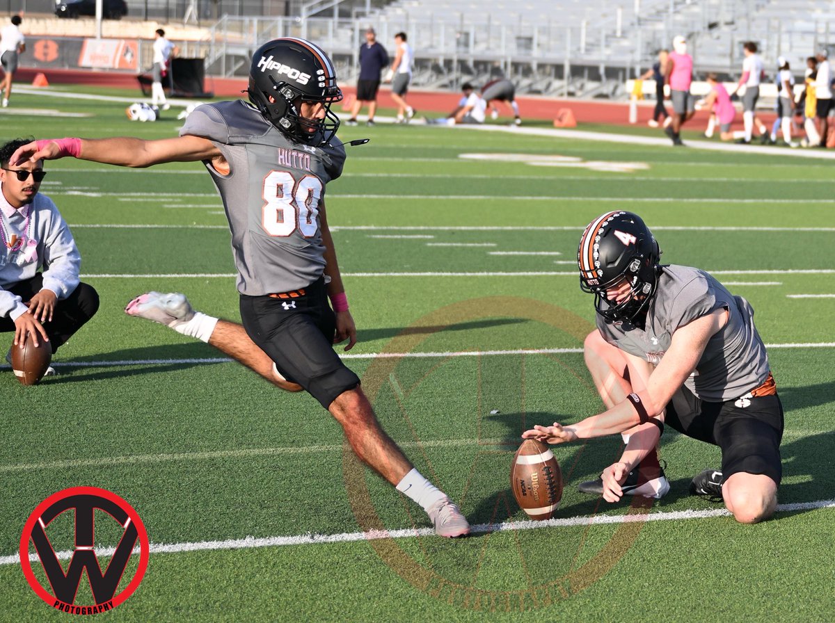 timwalter44's tweet image. #HolderKickerLovePost 
#LacesOut
#HuttoHipposFootball 
#HuttoHighSchool
#HippoNation 
#HuttoMemorialStadium

@HuttoISD 
@Hutto_Hippos 
#CashtonLaplante
#DiegoBaizabalLopez