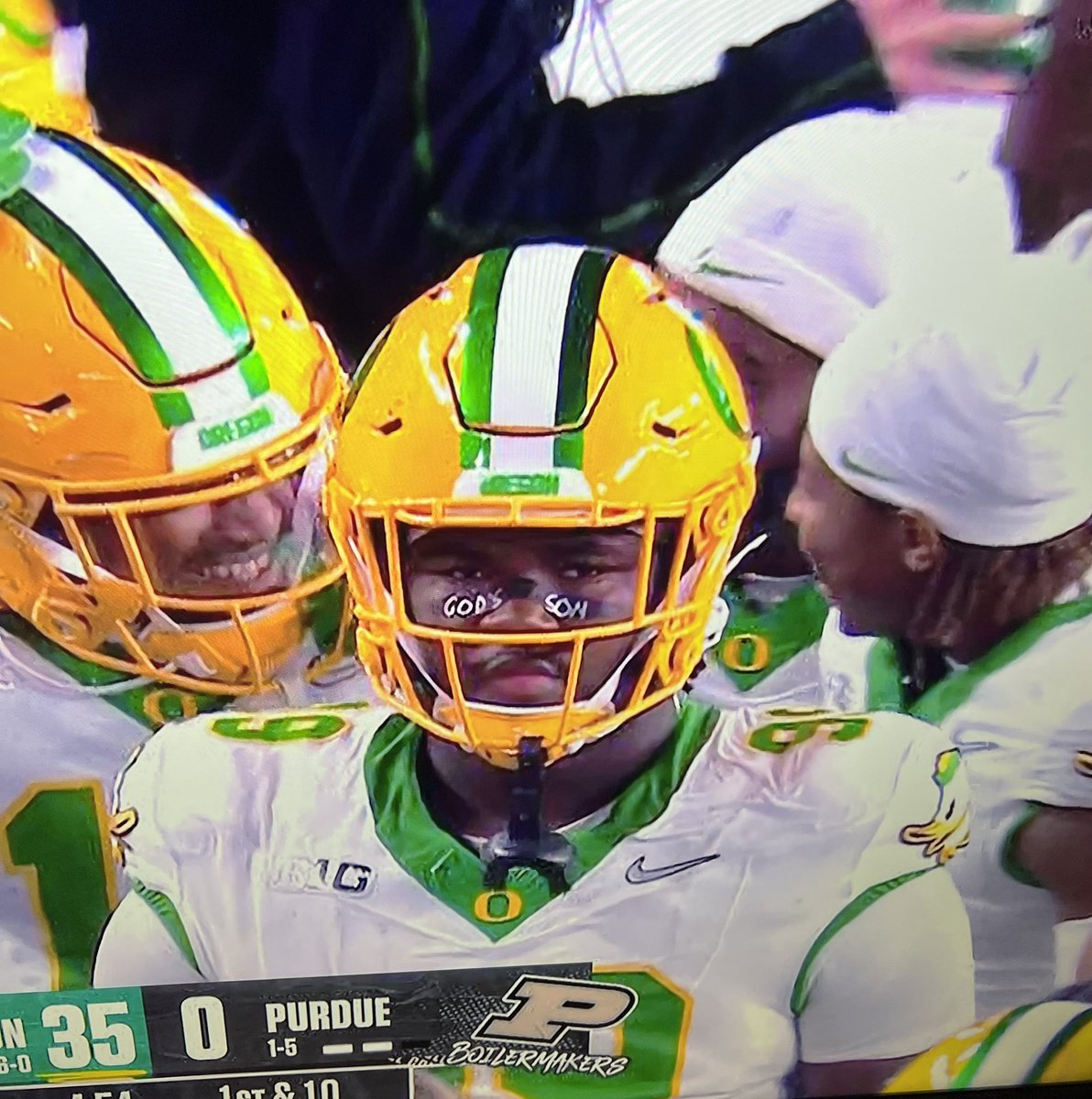 MsNikki_Nicole's tweet photo. Announcer 🗣️: Relentless pursuit! What a defensive play!

“God’s Son” he made it very clear! 😉💛💪🏾

#ProudMom No SNAP wasted… Say less. STAY ready. Make’em say your name!  #OkGreen 🎥🎉 “My BIG 🦆” #dominate Terrance Green #99Mine @d1_tee0 https://t.co/ZF60TJ6bPH