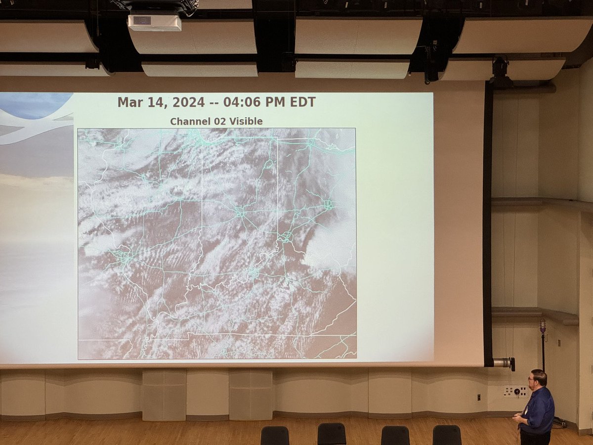 dryadiabat's tweet photo. .@Forecaster18 going over synoptic and mesoscale analysis of the March 14th event. This was the day of the Winchester EF-3. #Mesoanalysis was critical this day. #cisws24 https://t.co/AaI3TuKlZM