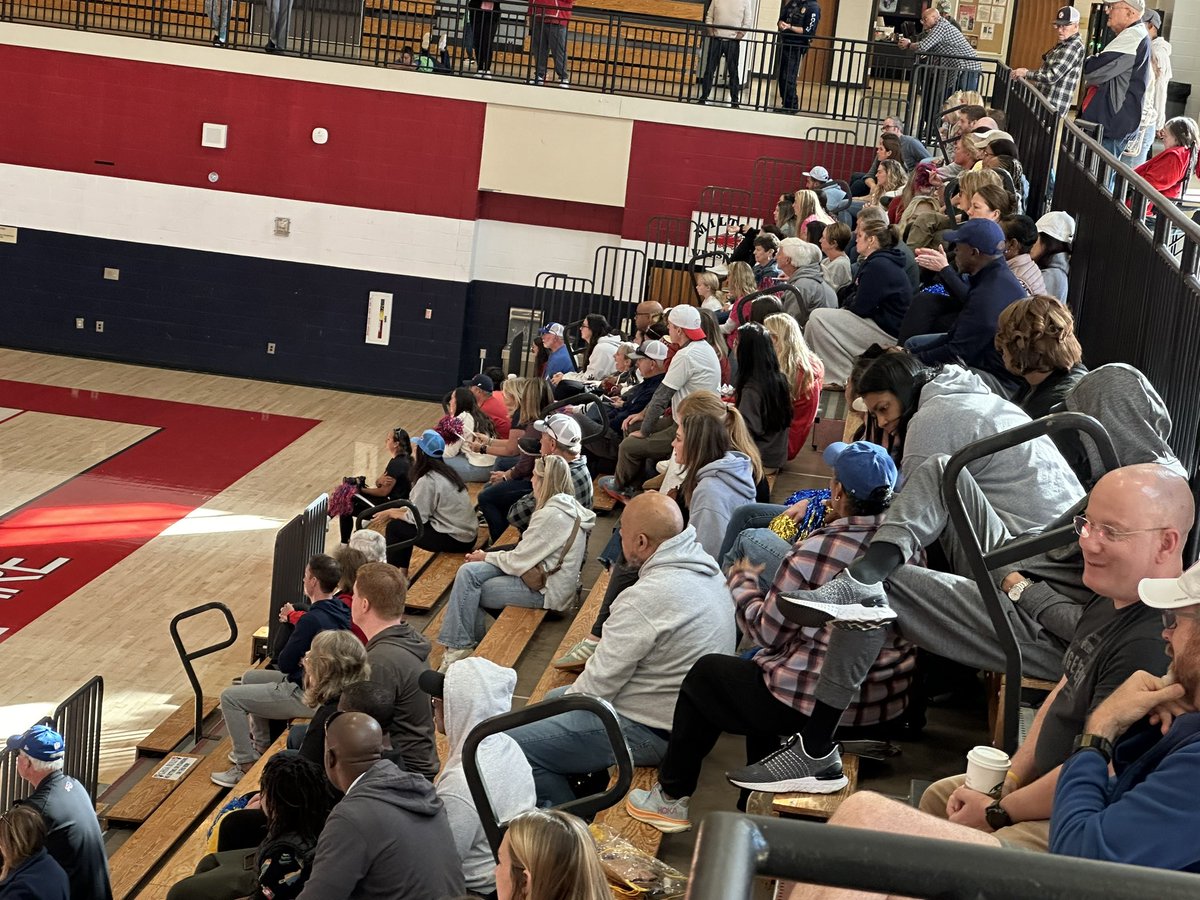 LGlenn_FCS_AD's tweet photo. Checking out the @MiltoneaglesVB in @OfficiaGHSA Sweet 16 Volleyball ๐โฆLETโS GO EAGLES ๐ฆ
โผ๏ธ #OneFulton #FCSAthletics #RoadtoLakePoint๐ https://t.co/lWI1a77PD5