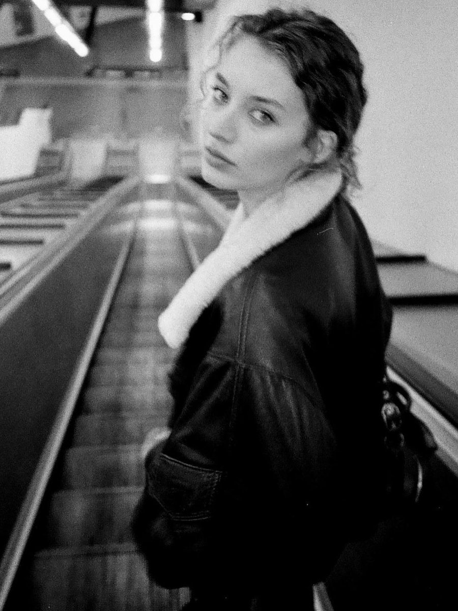 fleurdew's tweet photo. [ @𝗹𝗮𝗳𝗹𝗲𝘂𝗿 ☑️ | 📸 instagram post ]

so long, london https://t.co/a8jFBPK5iX