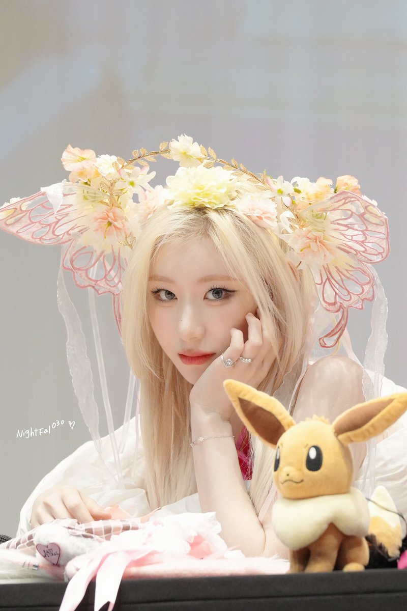 nightfal030's tweet photo. 241019 MS
완전 예쁘다🫶🏻🫶🏻

#채령 #있지
#ITZY #CHAERYEONG 
#ITZY_GOLD https://t.co/patrSyVEI0