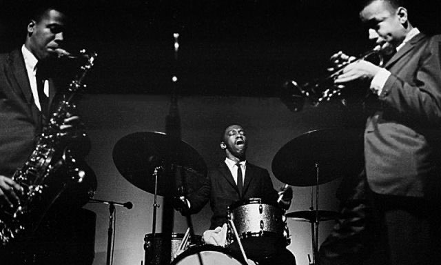 3rdstreetjazz's tweet photo. In 1959, Shorter joined Art Blakey's Jazz Messengers, showcasing his unique voice. His compositions became jazz staples, marking the start of a remarkable career. #JazzMessengers #WayneShorter #Jazz #ArtBlakey #LeeMorgan /3 https://t.co/aQ1yw7N5RV