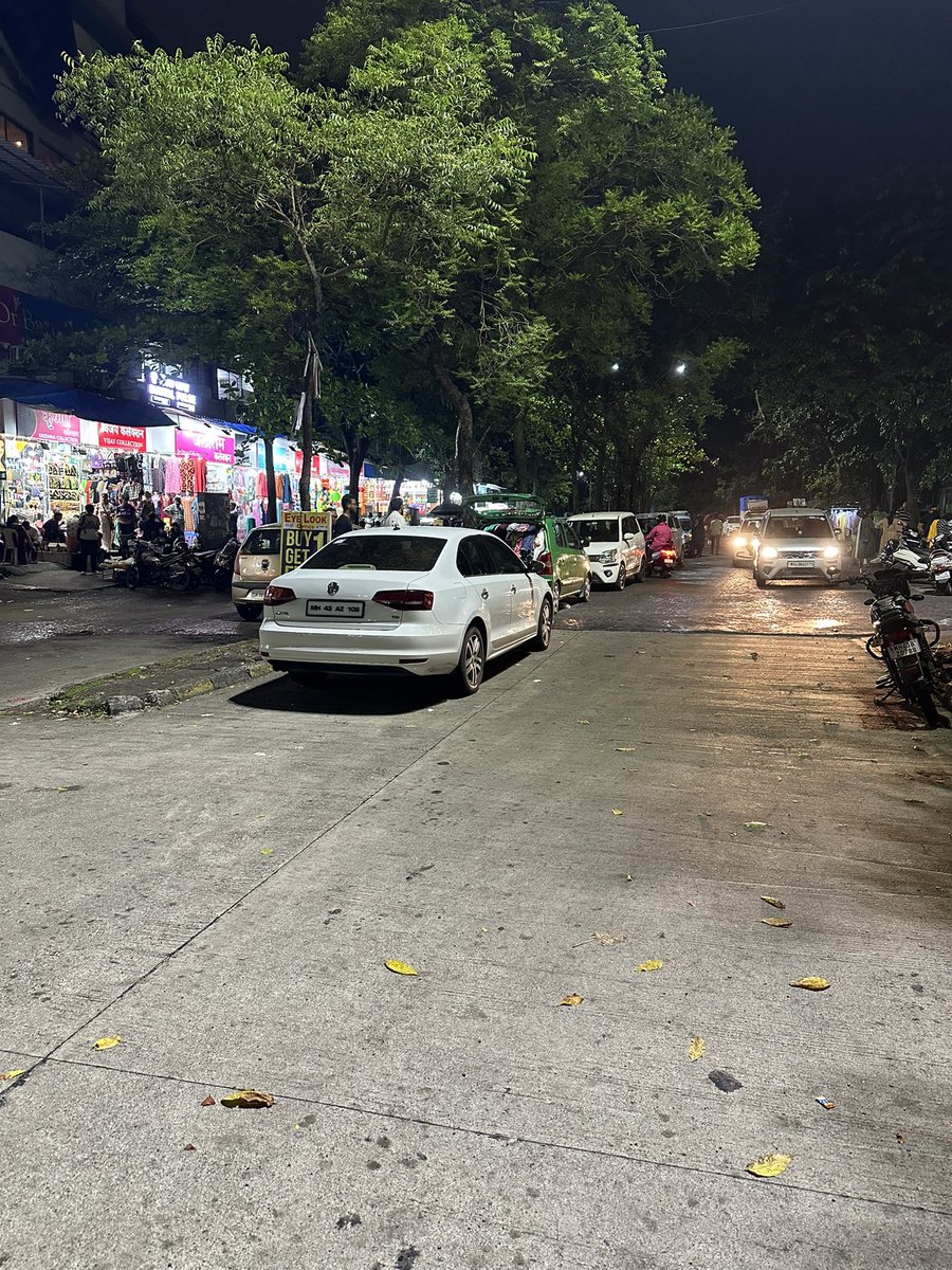 prasadramdas's tweet photo. @Navimumpolice  illegal parking trouble continues. Near DMart, Sector 21, Nerul East. @NMMCCommr @NMMConline https://t.co/88rztfMzaw
