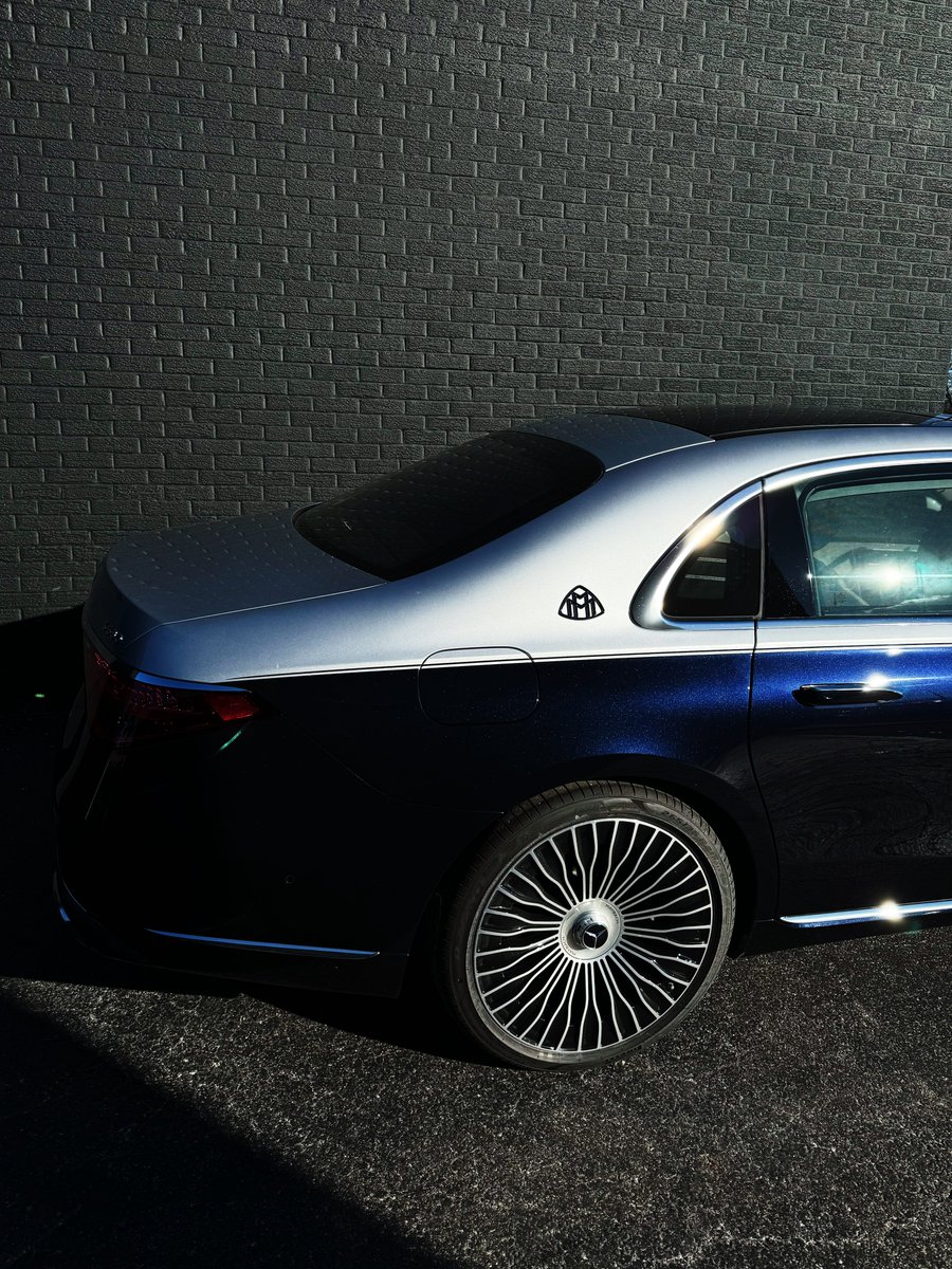JoeW6_'s tweet photo. Cowboys spec Maybach for a VIP 🏈 https://t.co/N9tBPYqhrn