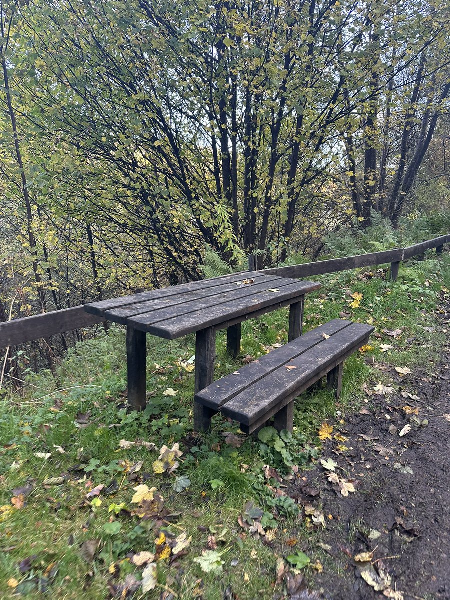DaveLBywater's tweet photo. 40km in and theres a bench…….😎🥃 #Dramathon https://t.co/Qrr4IcfAP7