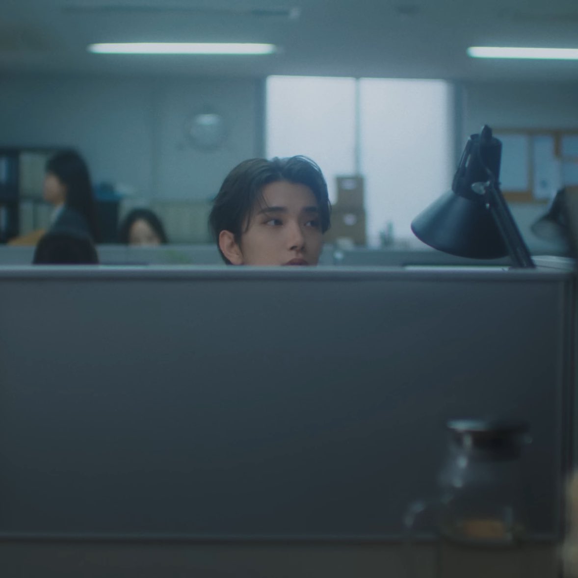 ddackhanaman's tweet photo. 드디어 홍대리님 하루일과 다 모았다

책 읽으며 출근                                    업무에 시달리기
점심시간                                          야근하다 정신나가기 https://t.co/nJOoYhAobN
