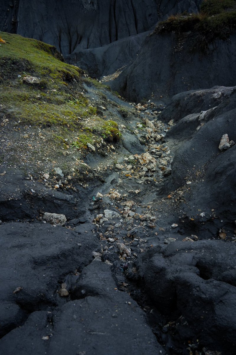 八美石林里的奇怪假人