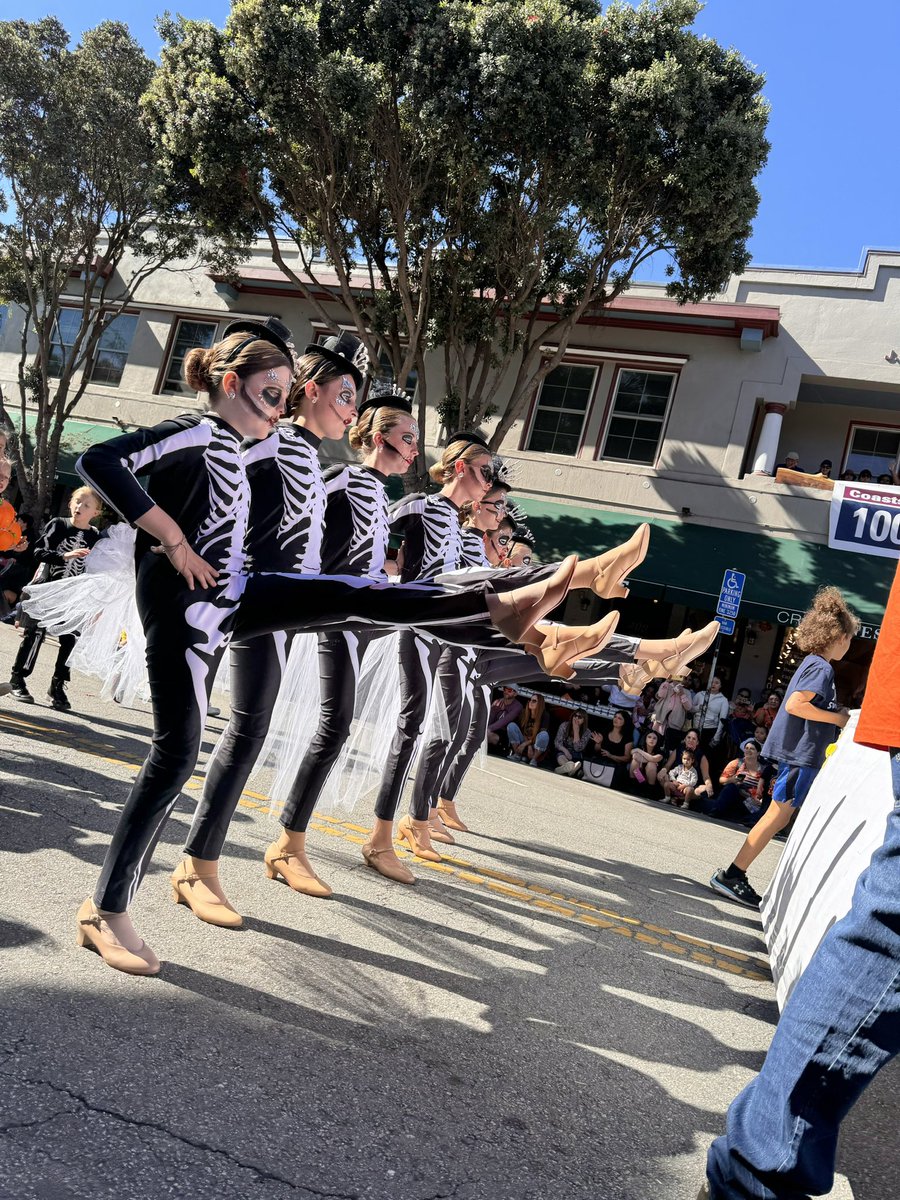 Half Moon Bay Art & Pumpkin Festival tweet media