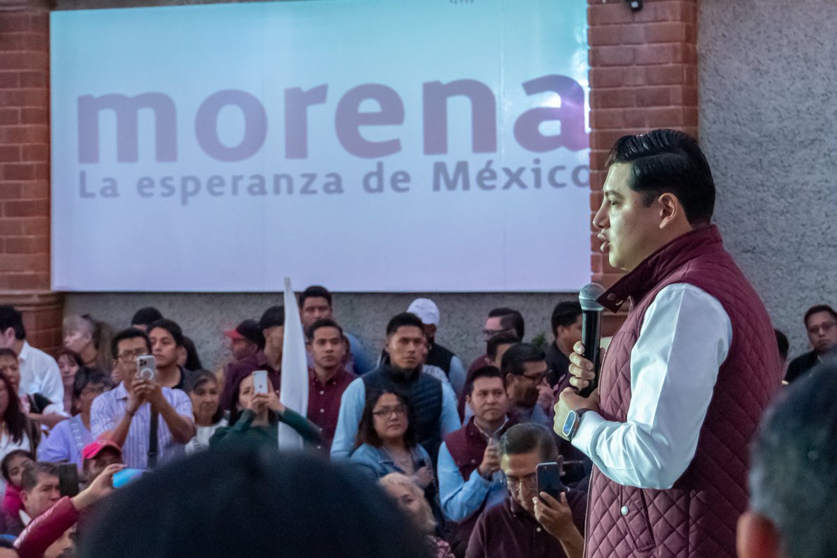 DipMorenaEdomex's tweet photo. @Carlos_ZuritaMX, diputado de #Morena por el #DistritoXL, reafirmó su compromiso de trabajar junto con la ciudadanía para fortalecer la infraestructura y los servicios públicos de la región.
“Somos el brazo fuerte de la gobernadora @delfinagomeza”destacó durante una reunión con líderes y representantes del movimiento de la #4T.