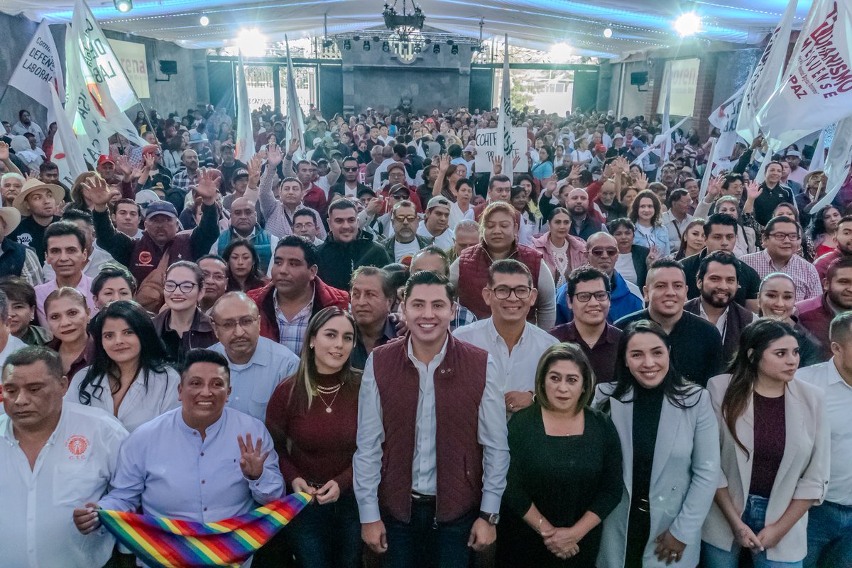 DipMorenaEdomex's tweet photo. @Carlos_ZuritaMX, diputado de #Morena por el #DistritoXL, reafirmó su compromiso de trabajar junto con la ciudadanía para fortalecer la infraestructura y los servicios públicos de la región.
“Somos el brazo fuerte de la gobernadora @delfinagomeza”destacó durante una reunión con líderes y representantes del movimiento de la #4T.