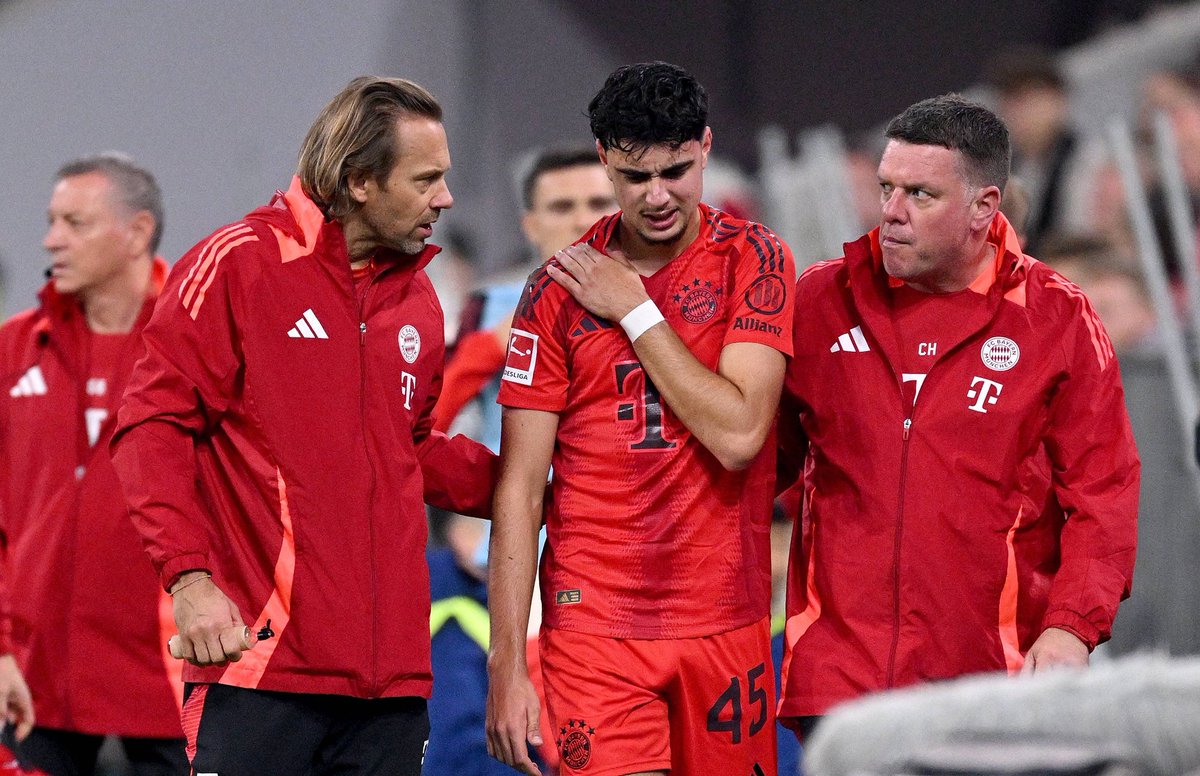 iMiaSanMia's tweet photo. ❕Aleksandar Pavlović is due to undergo surgery shortly and is now expected to be sidelined for up to three months. Initially, Bayern were expecting Pavlović to be out for 'just' 6 weeks. But the surgery now means he will need around 3 months to make his comeback [@BILD] https://t.co/3xNFCS4k6t