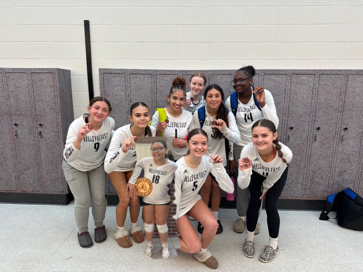 🚨HARDWARE ALERT🚨

Congratulations to our Freshman and Reserve teams for the performances at the Millard South Metro Tourney!

Freshman- 1st Place Competition Division🥇

Reserve- 2nd Place Silver Division🥈

It’s a GREAT day to be a Chieftain! 🤩 

#DQDI #BEASTFam #bpsne