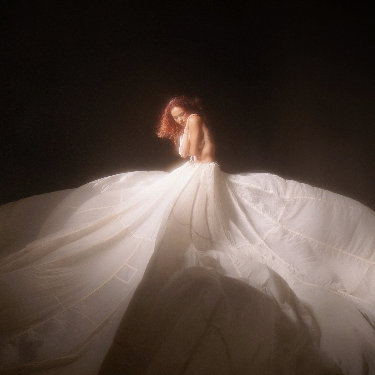 8 is finally out in the world.. i don’t feel like words do justice in explaining just how special this project is to me. 8 taught me how to love, to let go, and then to love once more. i hope she finds a special part in your hearts and your playlists ;) 🩶 yde.lnk.to/8ep