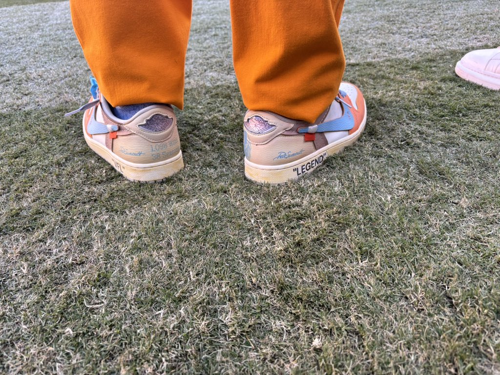 Tony Vitello is wearing custom Air Jordan 1s honoring Pat Summitt. #Vols #LadyVols