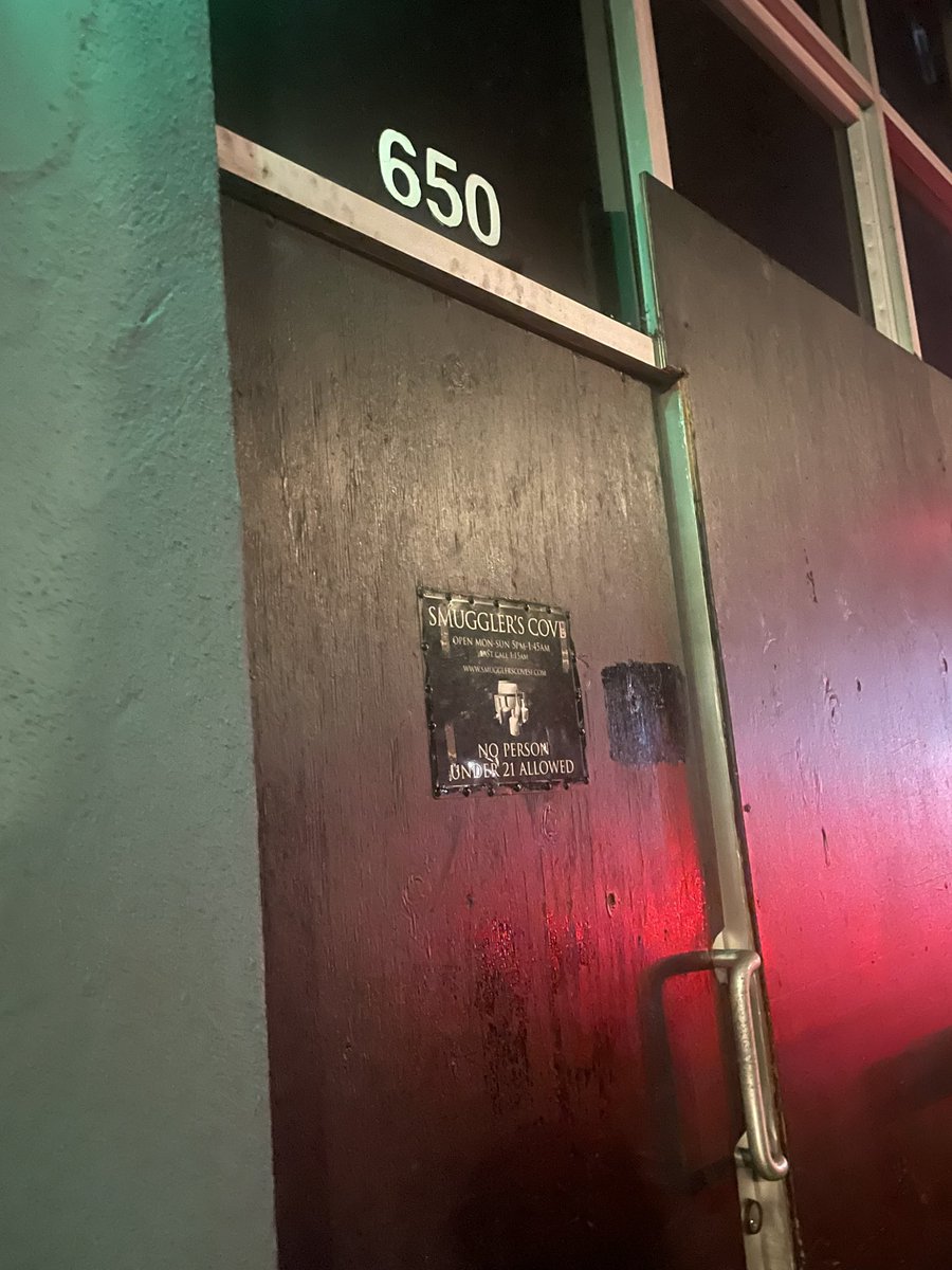 day_bowbow's tweet photo. #laterpost tiki tour stop 3: smugglers cove. the folks behind the book that educated me about tiki. vibes were immaculate, there was a cajun bartender it was sick. some guy was sampling his 2000th rum while we were there. incredible spot https://t.co/BEnH8Slypr