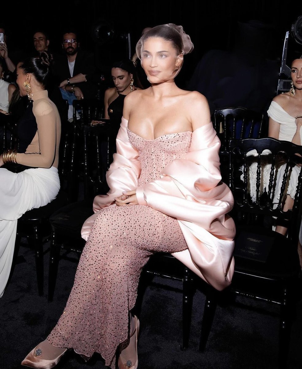 PopBeautyRP's tweet image. © 𝗣𝗼𝗽 𝗕𝗲𝗮𝘂𝘁𝘆 (#PopBeautyRP)
#FashionWeekRP › #NinaRicciRP › 𝗠𝗮𝗸𝗲 𝗨𝗽!

News! 🗞️ ･ Read the 𝖺͟𝗋͟𝗍͟𝗂͟𝖼͟𝗅͟𝖾: 𝗡𝗼̈𝘃𝗮𝗵 𝗞. 𝗥𝗶𝘃𝗶𝗲́𝗿𝗲 (@almamalherida) makeup to 𝗡𝗶𝗻𝗮 𝗥𝗶𝗰𝗰𝗶 (@StyleLifeRP) in #ParisFWRP @RPFashionWeek