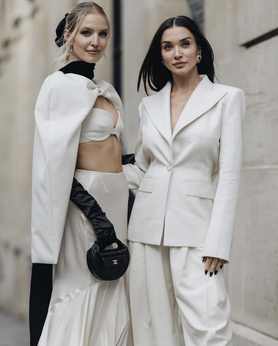 iPopCraveRP's tweet image. 🅟𝗼𝗽 𝗖𝗿𝗮𝘃𝗲 © 𝟚𝟘𝟚𝟜 • 𝖤𝗇𝗍𝖾𝗋𝗍𝖺𝗂𝗆𝖾𝗇𝗍!
𝖤͟𝗏͟𝖾͟𝗇͟𝗍͟ › 𝗡𝗲𝘄𝘀
🗞️ › 𝗍𝖺𝗀: #iPopCraveRP

𝗝𝘂𝗹𝗶𝗲𝘁𝘁𝗲 𝗱'𝗙𝗲́𝗲 (@feeblanch) and friend attends to #NinaRicciRP (@StyleLifeRP) in #ParisFWRP @RPFashionWeek