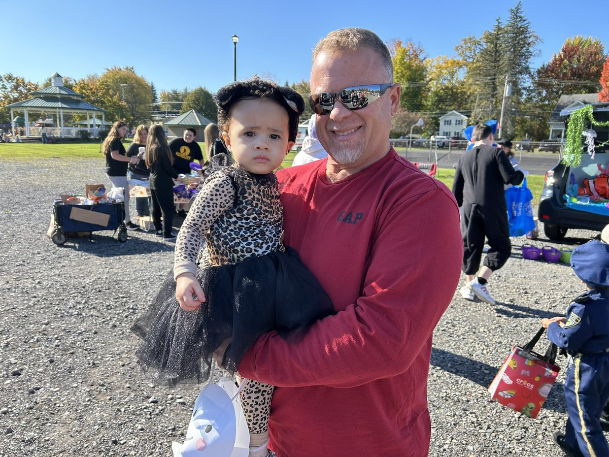 villageofminoa's tweet photo. What a great morning in Minoa. 3rd Annual Trunk or Treat put on by ESM Teachers Assistant Association. Great turnout and fun. #noa #est1913 #minoashininbrighly https://t.co/UgNtNmPVgT