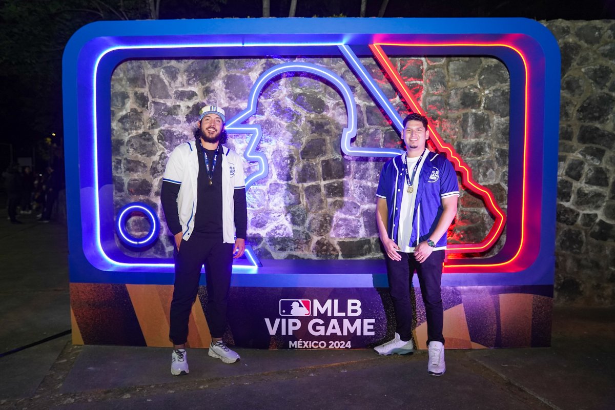 Andrés Muñoz y el lanzador de los Cubs Javier Assad se enfrentaron como entrenadores en el Juego VIP de la <a href="/MLB/">MLB</a> junto con creadores de redes sociales, atletas y artistas en Mexico 🇲🇽