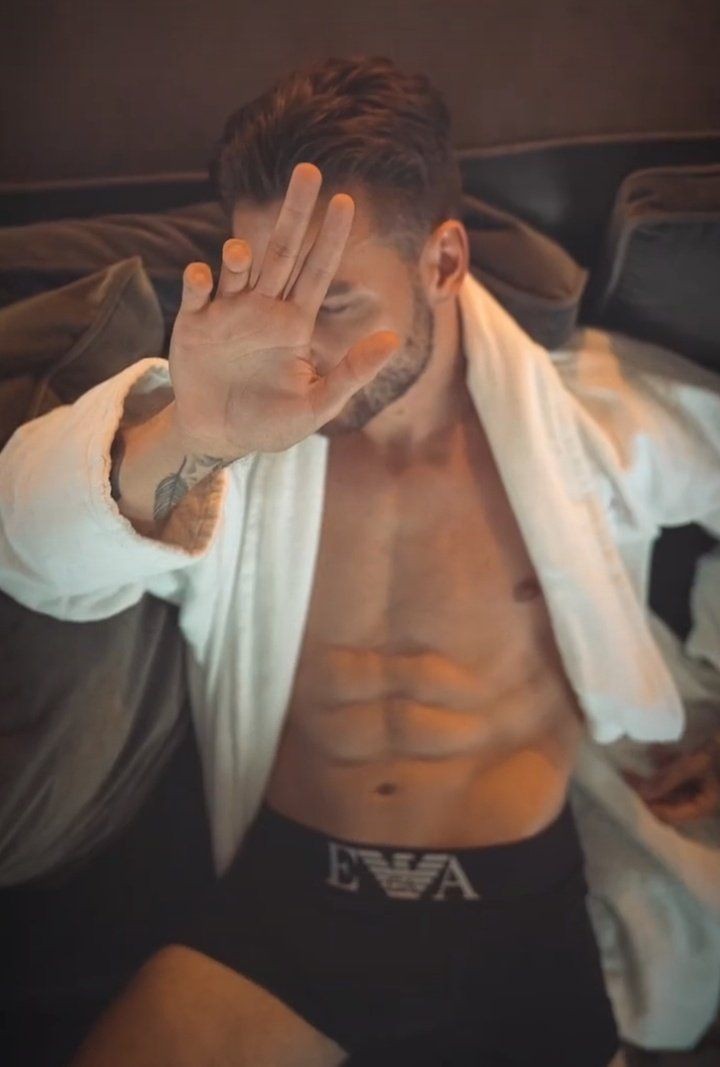 TinyElephantM's tweet photo. Liam’s body 
Cuerpo de Liam
Fotos de Liam
#RIPLiam #RIPLiamPayne
#Liam_Payne #LiamPayne #LiamPayneForever https://t.co/xSj8u5wSfu