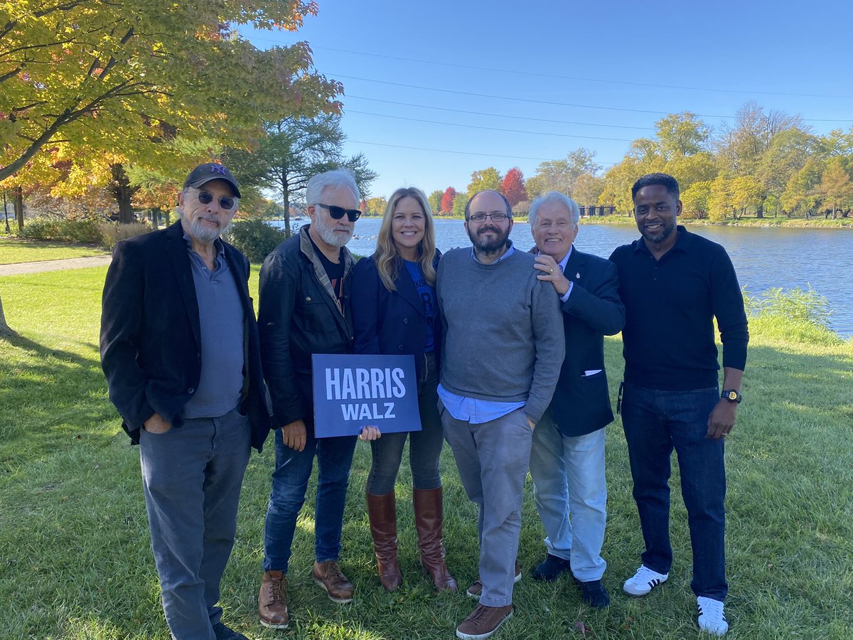 jlemonsk's tweet image. President Bartlet and his staff came to town to help keep Wisconsin Blue!
