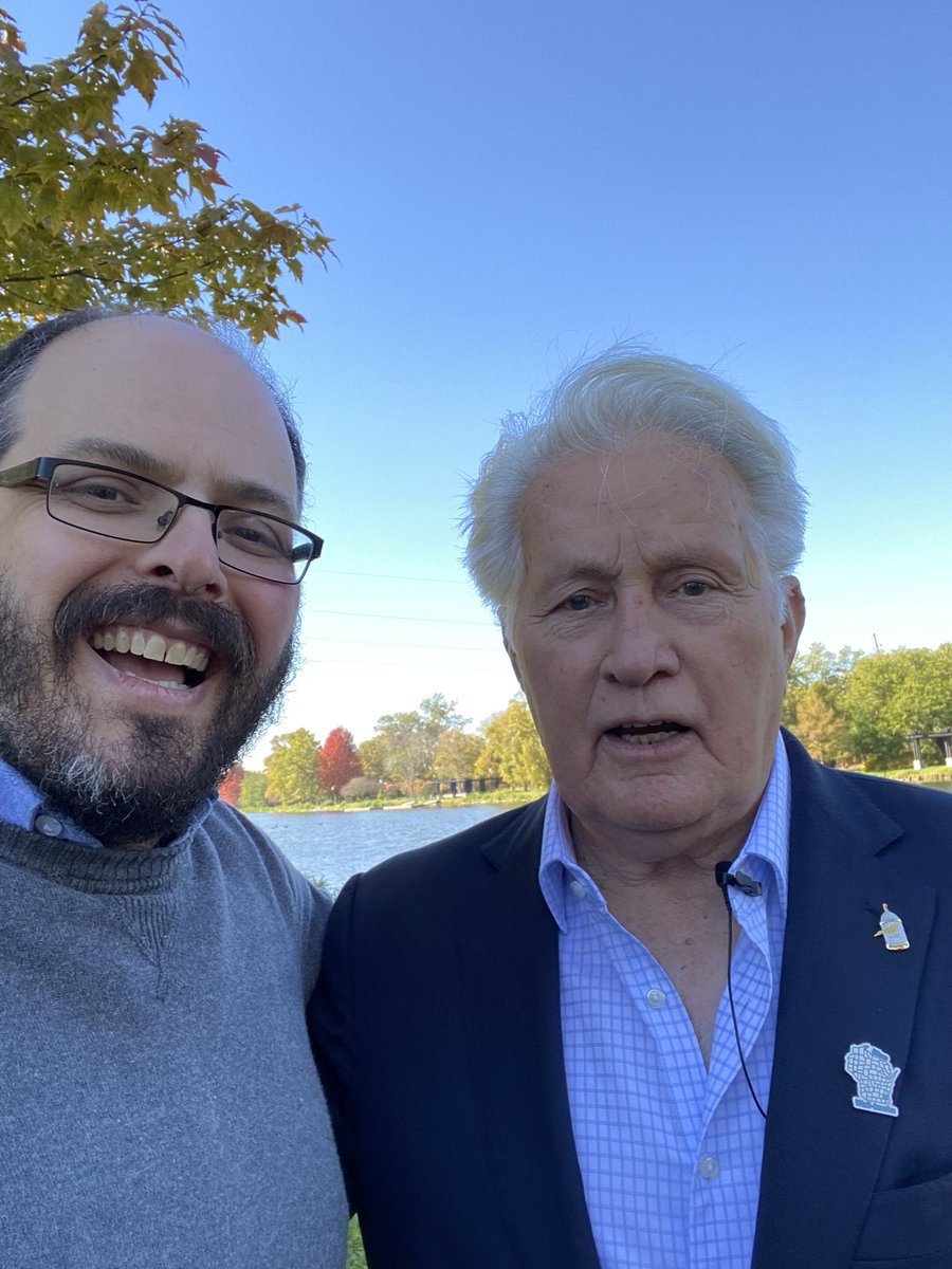 jlemonsk's tweet image. President Bartlet and his staff came to town to help keep Wisconsin Blue!