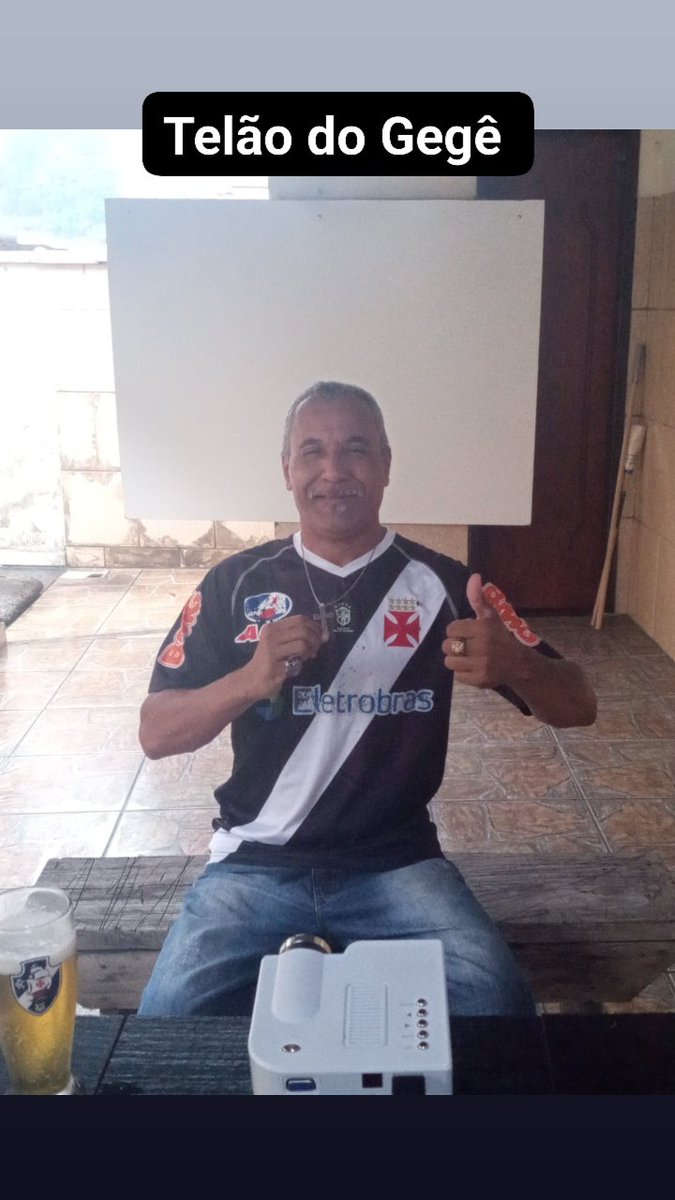 gambelvr's tweet photo. Já que deu deu pra ir pra barreira , vamos curtir o telão do Gegê!

@VascodaGama 
@VascoTVOficial 
@vanessariche https://t.co/awbPBg0Jll
