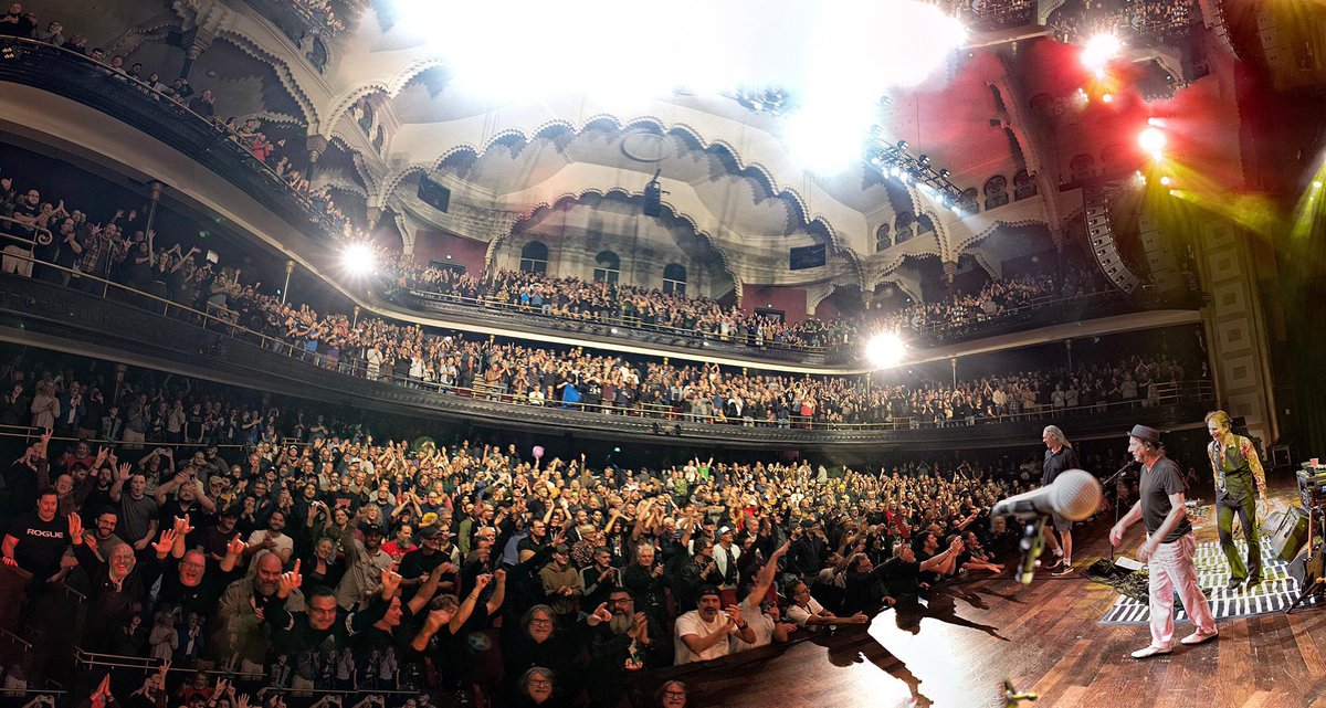 tonylevin's tweet photo. Got some nice panoramic photos at last night’s BEAT show in Toronto.  

https://t.co/hNzTJOrfW0 

#beat #kingcrimson #toolband #adrianbelew #stevevai #dannycarey #tonylevin https://t.co/GdvNinXHSj