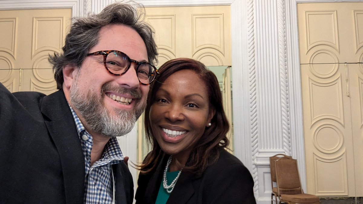 Great to see @TexasSteveHicks <a href="/DrCFranklin/">Cynthia Franklin, PhD, LCSW</a>, <a href="/NASWNC/">NASW-NC Chapter</a> Valerie Arendt and #NASWPioneer2024 inductee <a href="/KBulloc2/">Karen Bullock</a> Diana DiNitto. #NASW #NASWF #socialworkers