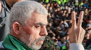mmustafauzun's tweet photo. Gazze Aslanı Şehid Yahya es-Sinvar’ın Vasiyeti
Türkçe ve Arapça olarak ektedir;

Ben, gurbeti geçici bir vatana, hayali ise sonsuz bir mücadeleye dönüştüren mülteci çocuğu Yahya. Bu satırları yazarken, hayatımda geçen her anı hatırlıyorum: çocukluğumun dar sokaklarını, uzun hapis yıllarını ve bu topraklarda dökülen her damla kanı düşünüyor; hatırlıyorum.

وصية الشهيد يحيى السنوار

أنا يحيى، ابن اللاجئ الذي حوّل الغربة إلى وطن مؤقت، وحوّل الحلم إلى معركة أبدية.
وأنا أكتب هذه الكلمات، أستحضر كل لحظة مرت في حياتي: من طفولتي بين الأزقة، إلى سنوات السجن الطويلة، إلى كل قطرة دم أُريقت على تراب هذه الأرض.
لقد وُلدت في مخيم خان يونس عام 1962، في زمن كانت فيه فلسطين ذاكرة ممزقة وخرائط منسية على طاولات الساسة.
أنا الرجل الذي نسجت حياته بين النار والرماد، وأدرك مبكرًا أن الحياة في ظل الاحتلال لا تعني إلا السجن الدائم.
عرفتُ منذ نعومة أظافري، أن الحياة في هذه الأرض ليست عادية، وأن من يولد هنا عليه أن يحمل في قلبه سلاحًا لا ينكسر، وأن يعي أن الطريق إلى الحرية طويل.
وصيتي لكم تبدأ من هنا، من ذاك الطفل الذي رمى أول حجر على المحتل، والذي تعلم أن الحجارة هي الكلمات الأولى التي ننطق بها في مواجهة العالم الذي يقف صامتًا أمام جرحنا.
تعلمتُ في شوارع غزة أن الإنسان لا يقاس بسنوات عمره، بل بما يقدمه لوطنه. وهكذا كانت حياتي: سجونٌ ومعارك، ألم وأمل.
دخلت السجن أول مرة في عام 1988، وحُكم عليّ بالسجن مدى الحياة، لكنني لم أعرف للخوف طريقا.
في تلك الزنازين المظلمة، كنت أرى في كل جدار نافذة للأفق البعيد، وفي كل قضيب نورًا يضيء درب الحرية.
في السجن، تعلمت أن الصبر ليس مجرد فضيلة، بل هو سلاح.. سلاح مرير، كمن يشرب البحر قطرة قطرة.
وصيتي لكم: لا تهابوا السجون، فهي ليست إلا جزءًا من طريقنا الطويل نحو الحرية.
السجن علمني أن الحرية ليست مجرد حق مسلوب، بل هي فكرة تولد من الألم وتُصقل بالصبر. حين خرجت في صفقة “وفاء الأحرار” عام 2011، لم أخرج كما كنت؛ خرجتُ وقد اشتد عودي وازداد إيماني أن ما نفعله ليس مجرد نضال عابر، بل هو قدرنا الذي نحمله حتى آخر قطرة من دمائنا.
وصيتي أن تظلوا متمسكين بالبندقية، بالكرامة التي لا تُساوم، وبالحلم الذي لا يموت. العدو يريدنا أن نتخلى عن المقاومة، أن نحول قضيتنا إلى تفاوضٍ لا ينتهي..
لكنني أقول لكم: لا تُفاوضوا على ما هو حق لكم. إنهم يخشون صمودكم أكثر مما يخشون سلاحكم. المقاومة ليست مجرد سلاح نحمله، بل هي حُبنا لفلسطين في كل نفَس نتنفسه، هي إرادتنا في أن نبقى، رغم أنف الحصار والعدوان.
وصيتي أن تظلوا أوفياء لدماء الشهداء، للذين رحلوا وتركوا لنا هذا الطريق المليء بالأشواك. هم الذين عبدوا لنا درب الحرية بدمائهم، فلا تُهدروا تلك التضحيات في حسابات الساسة وألاعيب الدبلوماسية.
نحن هنا لنكمل ما بدأه الأولون، ولن نحيد عن هذا الطريق مهما كلفنا الأمر. غزة كانت وستظل عاصمة الصمود، وقلب فلسطين الذي لا يتوقف عن النبض، حتى لو ضاقت علينا الأرض بما رحبت.
عندما تسلمتُ قيادة حماس في غزة عام 2017، لم يكن الأمر مجرد انتقال للسلطة، بل كان استمرارًا لمقاومة بدأت بالحجر واستمرت بالبندقية. كنت أشعر في كل يوم، بوجع شعبي تحت الحصار، وأعلم أن كل خطوة نخطوها نحو الحرية تأتي بثمن. لكنني أقول لكم: إن ثمن الاستسلام أكبر بكثير. لهذا، تمسكوا بالأرض كما يتمسك الجذر بالتربة، فلا ريح تستطيع أن تقتلع شعبًا قرر أن يحيا.
في معركة طوفان الأقصى، لم أكن قائدا لجماعة أو حركة، بل كنت صوتا لكل فلسطيني يحلم بالتحرر. قادني إيماني بأن المقاومة ليست مجرد خيار، بل هي واجب. أردت أن تكون هذه المعركة صفحة جديدة في كتاب النضال الفلسطيني، حيث تتوحد الفصائل، ويقف الجميع في خندق واحد، ضد العدو الذي لم يفرق يومًا بين طفل وشيخ، أو بين حجر وشجر.
كان طوفان الأقصى معركة للأرواح قبل الأجساد، وللإرادة قبل السلاح.
ما تركته ليس إرثًا شخصيًا، بل هو إرث جماعي، لكل فلسطيني حلم بالحرية، لكل أم حملت ابنها على كتفها وهو شهيد، لكل أب بكى بحرقة على طفلته التي اغتالتها رصاصة غادرة.
وصيتي الأخيرة، أن تتذكروا دائما أن المقاومة ليست عبثا، وليست مجرد رصاصة تطلق، بل هي حياة نحياها بشرف وكرامة. لقد علمني السجن والحصار أن المعركة طويلة، وأن الطريق شاق، لكنني تعلمت أيضًا أن الشعوب التي ترفض الاستسلام تصنع معجزاتها بأيديها.
لا تنتظروا من العالم أن ينصفكم، فقد عشت وشهدتُ كيف يبقى العالم صامتًا أمام ألمنا. لا تنتظروا الإنصاف، بل كونوا أنتم الإنصاف. احملوا حلم فلسطين في قلوبكم، واجعلوا من كل جرح سلاحا، ومن كل دمعة نبعا للأمل.
هذه وصيتي: لا تسلموا سلاحكم، لا تلقوا بالحجارة، لا تنسوا شهداءكم، ولا تُساوموا على حلم هو حقكم.
نحن هنا باقون، في أرضنا، في قلوبنا، وفي مستقبل أبنائنا.
أوصيكم بفلسطين، بالأرض التي عشقتها حتى الموت، وبالحلم الذي حملته على كتفي كجبل لا ينحني.
إذا سقطت، فلا تسقطوا معي، بل احملوا عني راية لم تسقط يوما، واجعلوا من دمي جسرا يعبره جيلٌ يولد من رمادنا أقوى. لا تنسوا أن الوطن ليس حكاية تروى، بل هو حقيقة تعاش، وفي كل شهيد يولد من رحم هذه الأرض ألف مقاوم.
إذا عاد الطوفان ولم أكن بينكم، فاعلموا أنني كنت أول قطرة في أمواج الحرية، وأنني عشت لأراكم تكملون المسير.
كونوا شوكة في حلقهم، طوفانا لا يعرف التراجع، ولا يهدأ إلا حين يعترف العالم بأننا أصحاب الحق، وأننا لسنا أرقاما في نشرات الأخبار.
يحي ابراهيم حسن السنوار / غزة

1962 yılında, Filistin’in yırtık bir hafıza ve siyasetçilerin masalarında unutulmuş haritalardan ibaret olduğu bir dönemde, Han Yunus Mülteci Kampı’nda doğdum. Hayatını ateş ve küller arasında örmüş bir adamım ve işgal altında yaşamanın sadece sürekli bir hapishane anlamına geldiğini erken yaşta fark ettim. Çocukluğumdan beri biliyordum ki, bu topraklarda hayat sıradan değildir. Burada doğan, kalbinde kırılmaz bir silah taşımalı ve özgürlüğe giden yolun uzun olduğunu anlamalı, bilmelidir.

Vasiyetim buradan başlıyor, işgale karşı ilk taşı atan o çocuktan öğrendim ki o taşlar, dünyaya yaralarımız karşısında sessiz kalanlara karşı söylediğimiz ilk sözlerdir. Gazze’nin sokaklarında öğrendim ki insan, yaşıyla değil, vatanı uğruna yaptığı fedakarlıkla ölçülür. Hayatım da böyle geçti: hapishaneler, savaşlar, acı ve umutla dolu bir hayat ..

1988 yılında ilk kez hapse girdim ve ömür boyu hapis cezasına çarptırıldım, ancak korku nedir bilmedim. O karanlık hücrelerde, her duvarda uzak bir ufka açılan bir pencere ve her demir parmaklıkta özgürlük yolunu aydınlatan bir ışık gördüm. Hapishanede sabrın sadece bir erdem değil, acımasız bir silah olduğunu öğrendim, denizi damla damla içmek gibi.

Vasiyetim şudur: Hapishanelerden korkmayın, onlar sadece özgürlüğe giden uzun yolumuzun bir parçasıdır. Hapishane bana özgürlüğün sadece çalınmış bir hak olmadığını, acıdan doğan ve sabırla şekillenen bir fikir olduğunu öğretti. 2011’de “Vefa-ül Ahrar” anlaşmasıyla serbest bırakıldığımda, artık eskisi gibi değildim; inancım güçlendi ve yaptığımız şeyin sadece geçici bir mücadele değil, son damlamıza kadar taşıyacağımız bir kader olduğunu anladım.

Vasiyetim şudur ki: Silaha, pazarlık konusu olmayan onurunuza ve ölmeyen hayalinize sımsıkı sarılın. Düşman, bizi direnişi bırakmaya, davamızı sonu gelmeyen bir müzakereye dönüştürmeye zorluyor. Ancak size diyorum ki: Haklarınız üzerinde pazarlık yapmayın. Direniş sadece taşıdığımız bir silah değil, her nefeste Filistin’e olan sevgimizdir; kuşatma ve saldırıya rağmen var olma irademizdir.

Vasiyetim şudur: Şehitlerin kanına sadık kalın, bize bu dikenli yolu bırakanlar, Onlar kanlarıyla bize özgürlük yolunu açtılar, siyasetin hesaplarında ve diplomatik oyunlarda bu fedakarlıkları boşa harcamayın. Biz, öncekilerin başlattığını tamamlamak için buradayız ve ne pahasına olursa olsun bu yoldan sapmayacağız. Gazze, her zaman direnişin başkenti ve Filistin’in hiç durmadan atan kalbi olmuştur ve olmaya da devam edecektir.

2017 yılında Hamas’ın Gazze’deki liderliğini devraldığımda, bu sadece bir iktidar geçişi değil, taşla başlayıp tüfekle devam eden bir direnişin sürekliliğiydi. Her gün halkımın çektiği sıkıntıları hissediyordum ve özgürlüğe doğru attığımız her adımın bir bedeli olduğunu biliyordum. Ancak size şunu söylüyorum: Teslim olmanın bedeli çok daha büyüktür. Bu yüzden toprağınıza, köklerin toprağa sımsıkı sarıldığı gibi sarılın, çünkü yaşamaya karar vermiş bir halkı hiçbir rüzgar söküp atamaz.

Aksa Tufanı mücadelesinde, bir grup ya da hareketin lideri değildim; özgürleşmeyi hayal eden her Filistinlinin sesi oldum. Direnişin sadece bir tercih değil, bir görev olduğuna inanıyordum. Bu mücadelenin Filistin direnişinin kitabında yeni bir sayfa olmasını, hiziplerin, gurupların birleşmesini ve herkesin düşmana karşı tek bir saf oluşturarak ayakta durmasını istedim. Düşman, hiçbir zaman bir çocukla bir yaşlı arasında ya da bir taşla bir ağaç arasında ayrım yapmadı.

Bıraktığım şey ferdi bir miras değil, özgürlüğü hayal eden her Filistinli için, omzunda şehit çocuğunu taşıyan her anne için, hain bir kurşunla katledilen kızını acıyla yitiren her baba için ortak bir mirastır.

Son vasiyetim şudur: Direnişin boşuna olmadığını, sadece atılan bir kurşun değil, onur ve şerefle yaşadığımız bir hayat olduğunu her zaman hatırlayın. Hapis ve kuşatma bana mücadelenin uzun ve yolun zor olduğunu öğretti. Ama aynı zamanda teslim olmayı reddeden halkların kendi elleriyle mucizeler oluşturup ürettiğini de öğrendim. Dünyadan adalet beklemeyin, çünkü ben nasıl dünyanın acımız karşısında sessiz kaldığına şahit olduysam siz de olacaksınız. Adaleti beklemeyin, adalet siz olun. Filistin hayalini kalbinizde taşıyın ve her yaradan bir silah, her gözyaşından bir umut kaynağı edinin.

Bu benim vasiyetimdir: Silahlarınızı bırakmayın, taşlarınızı atmayın, şehitlerinizi unutmayın ve hakkınız olan hayalden vazgeçmeyin. Biz burada, toprağımızda, kalbimizde ve çocuklarımızın geleceğinde kalacağız.

Size vasiyetim:

Ölümüme kadar aşkla bağlı olduğum Filistin’e, asla eğilmeyen bir dağ gibi omzumda taşıdığım hayale sahip çıkın. Eğer düşersem, benimle düşmeyin; düşürmediğim bayrağı taşıyın ve kanımı bir köprü yaparak, küllerimizden daha güçlü doğacak nesiller için yol açın. Unutmayın ki vatan, anlatılan bir hikaye değil, yaşanan bir gerçektir ve bu topraktan doğan her şehitle birlikte binlerce direnişçi daha doğar; doğacaktır.

Eğer tufan döner ve ben aranızda olmazsam, bilin ki özgürlük dalgalarının ilk damlası bendim ve yolunuzu tamamladığınızı görmek için yaşadım. Düşmanınızın boğazında bir diken, asla geri çekilmeyen bir tufan olun ve dünya, hak sahibi olduğumuzu ve haber bültenlerinde sadece birer rakam olmadığımızı kabul edene kadar durmayın.

Yahya İbrahim Hasan es-Sinvar / Gazze

Tercüme: Ahmet Ziya İbrahimoğlu