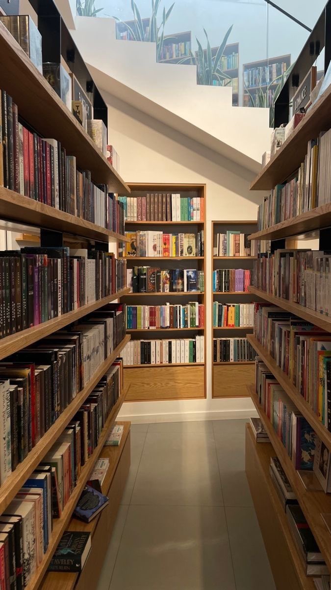 dynossauroo's tweet photo. tsukiyama au: onde yamaguchi é um bibliotecário que tem um “crush” em um dos seus clientes semanais

ou

onde tsukishima frequenta a uma mini biblioteca &amp; locadora pq acha o bibliotecário de lá bonito https://t.co/4Hmo1ZtNGR