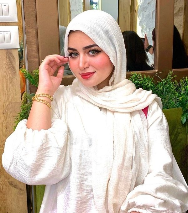 i'd lick her armpits clean if she lets me