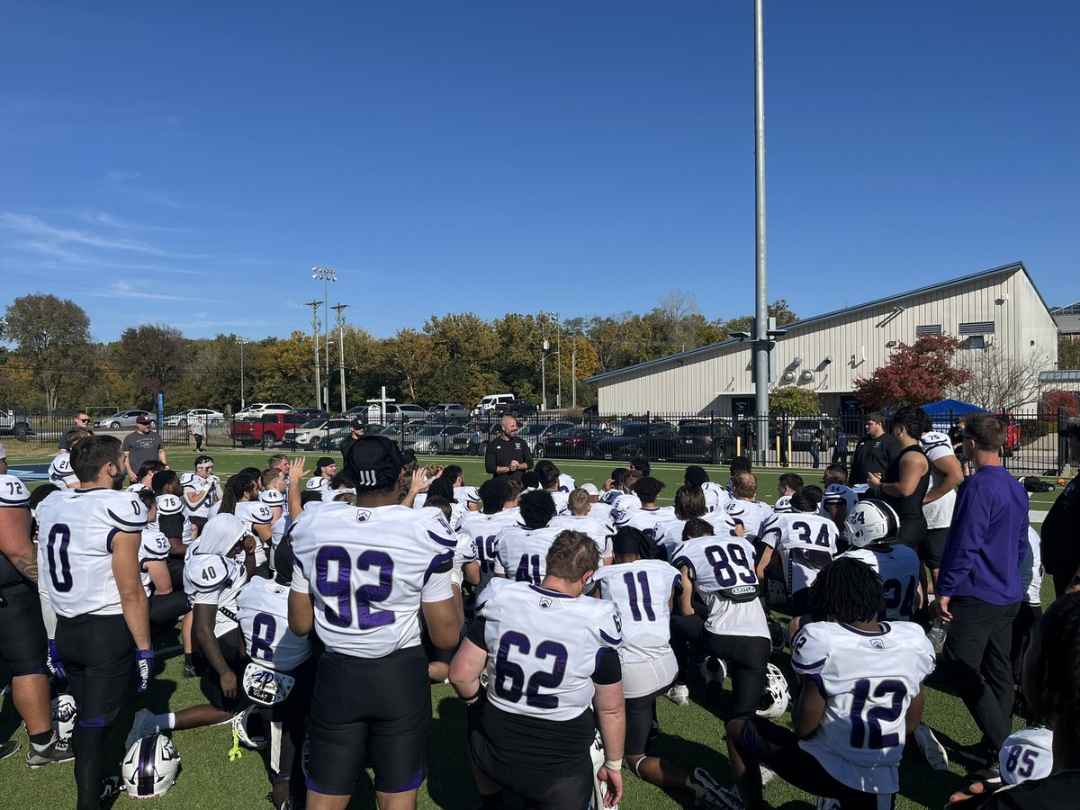 EShourds5's tweet image. Win on the road makes for a great bus trip!! Love how #1Body played this game! #ORGANIZEDCHAOS