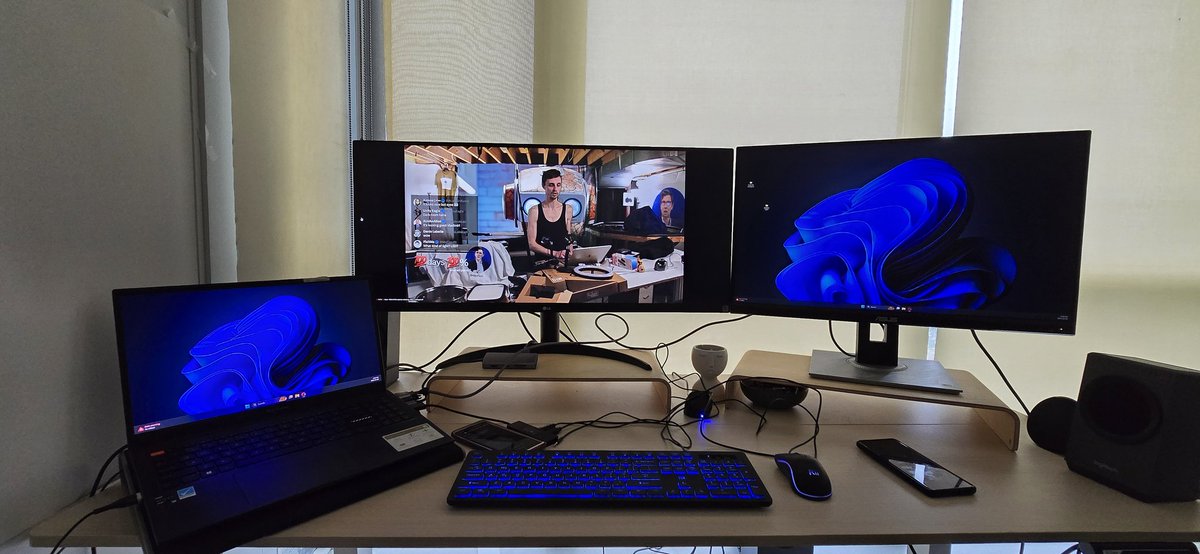 neda_sefati's tweet photo. Joining from the computer to not miss anything! 

Supporting @VladimirRobots 

#GoVLADGo! https://t.co/MttephuHAM