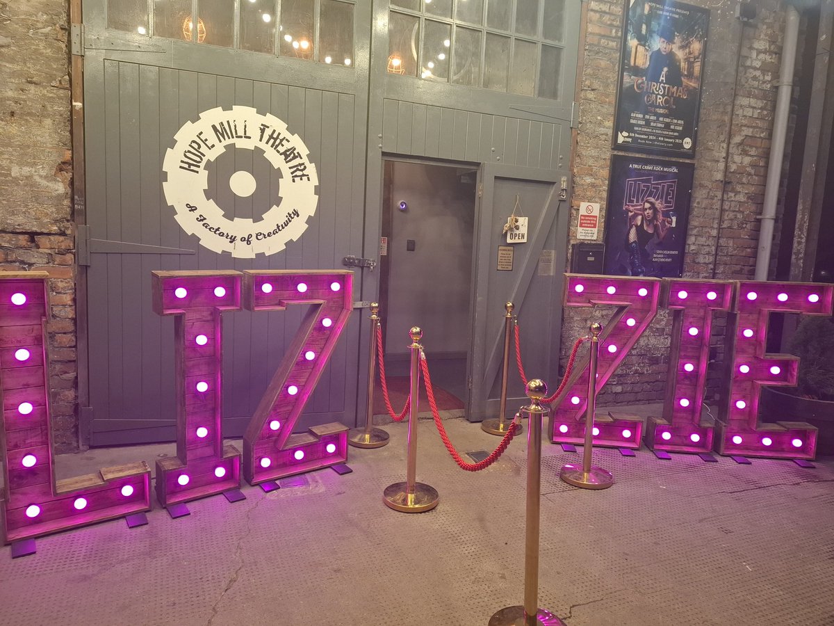 Theatretiquette's tweet photo. Lizzie Borden took an axe, And gave her mother forty whacks, When she saw what she had done, She gave her father forty-one.... #Lizze with @TheTheatre_Geek in the brilliant @hopemilltheatre ... amazing as ever #intervaltweet https://t.co/5FUEJSaV5t
