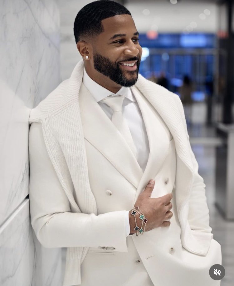 _Imbless's tweet photo. I would love to see this pic of Devale on a Christmas magazine .This one handsome young man 
#DevaleEllis 
#Deadass 
#devaletruth 
#ZatimaOnBETPlus 
#Zatima 
#SistasOnBET 
#sistas https://t.co/ObRdQiMgfX