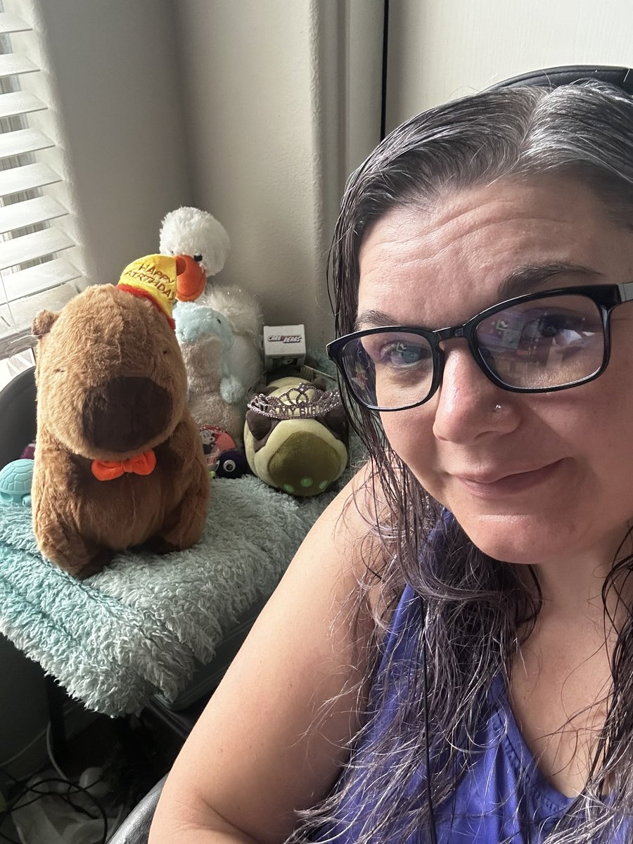 HartPaco's tweet image. First stream back after being gone for almost 2 weeks. Some Destiny catch up and then maybe WoW if I can hold out against this migraine. Come say hi!! 💚💚💚