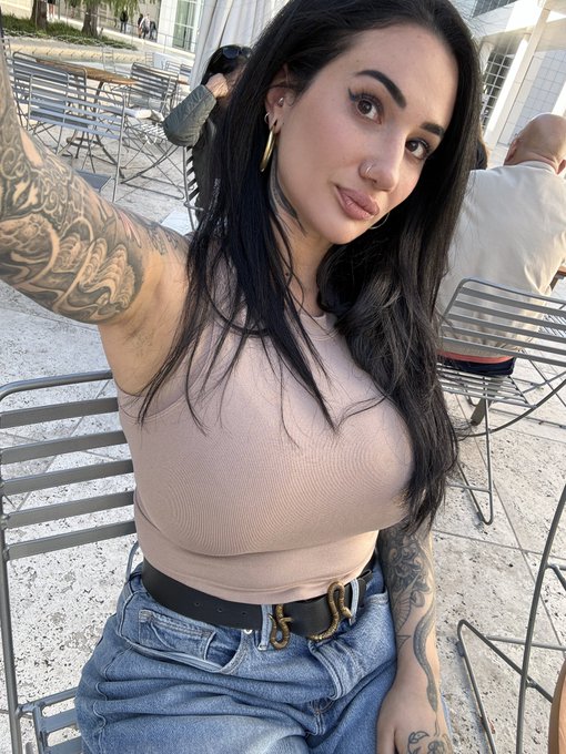 Looking for cuties to flirt with https://t.co/tWsG4RA03L