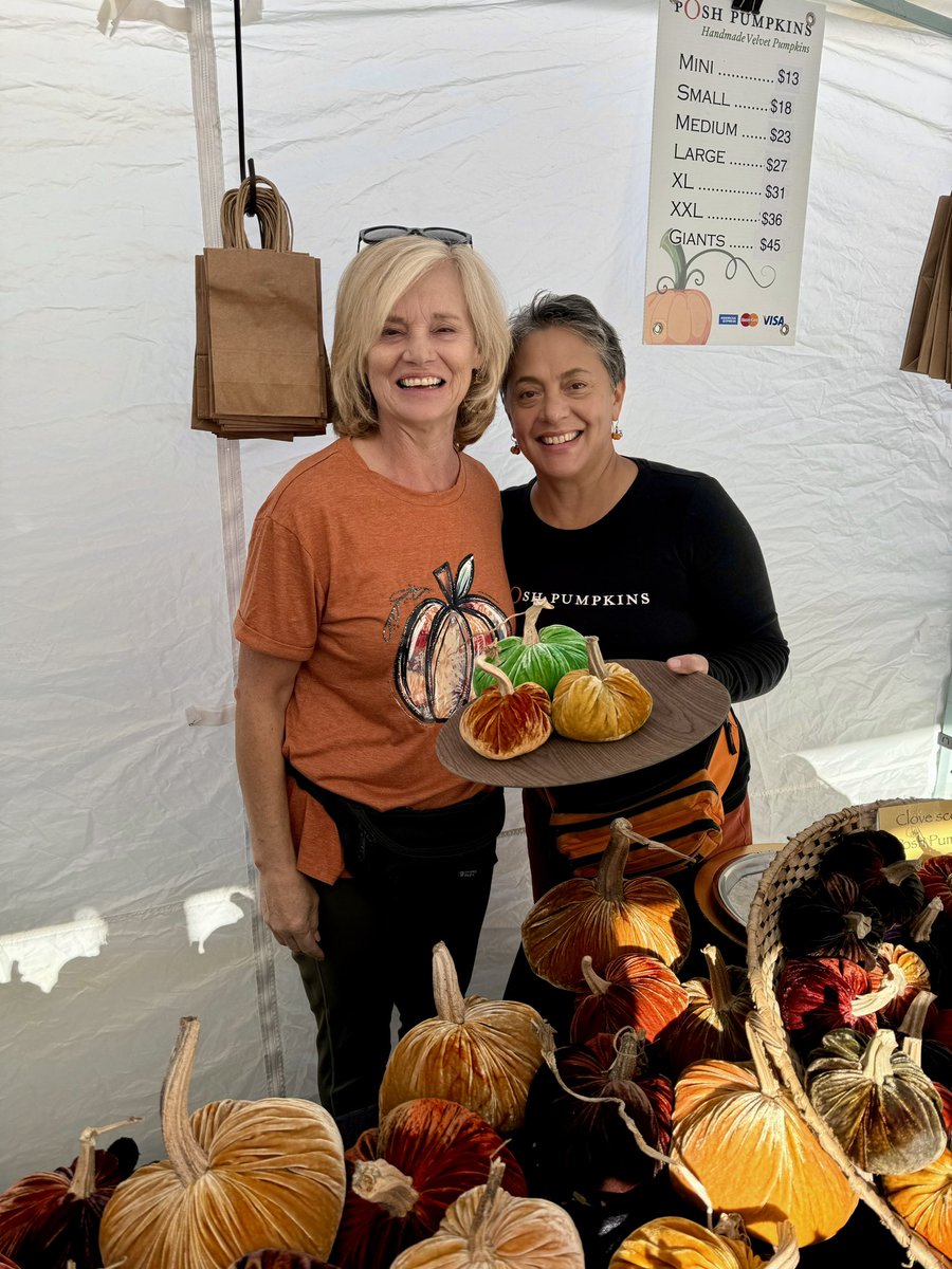 Here we go!!! 🎃🎃🎃 The 52nd Annual Half Moon Bay Art and Pumpkin Festival is open now!

#pumpkin #hmb #hmbpumpkinfest #halfmoonbay #pumpkinfest