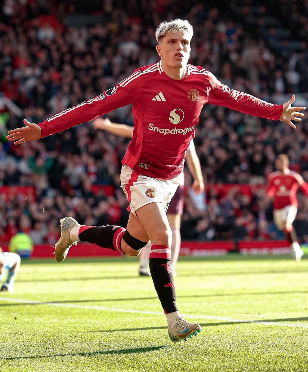 🚨🚨| Alejandro Garnacho’s game by numbers vs. Brentford:

10 touches in the opposition’s box 
8 shots (5 on target)
4 defensive actions 
4 attempted take-ons 
2 successful take-ons 
2 chances created 
1 foul won
1 goal 

[<a href="/StatmanDave/">Statman Dave</a>]