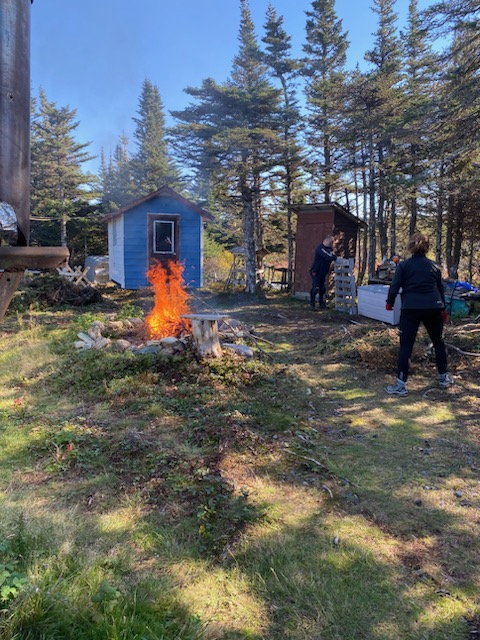 975krock's tweet photo. Darlene, Ed and Tina are up at da cabin. What are you at? - @jlac975 #youAT? #btSHED https://t.co/pg1gnTeIyx