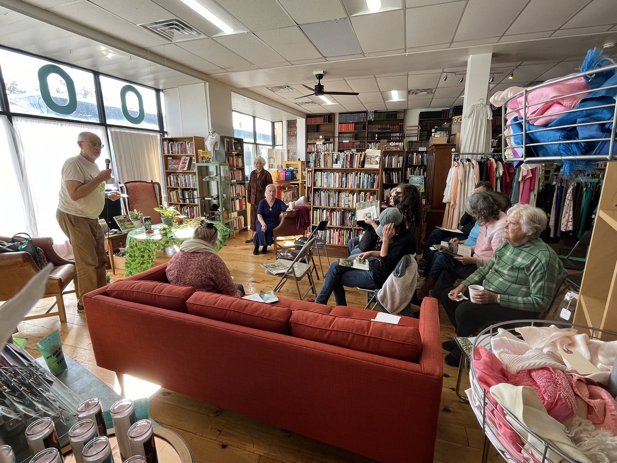 WDCGardener's tweet photo. Had a great time talking about propagation aka making free plants to the Hyattsville Horticulture Society at @mydeadauntsbooks #gardendc #dmv #hyattsville #pgco #gardenclub #gardenspeaker https://t.co/03aTdK9ZuK