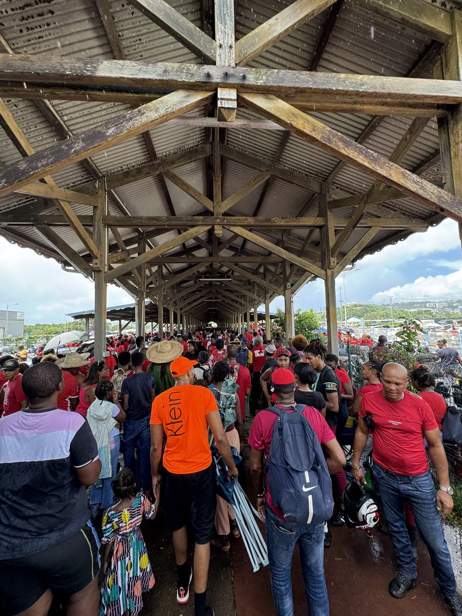 KhsMag's tweet photo. Un petit retour en direct de la mobilisation du 19 octobre au Stade de Dillon, il est important que vous donniez votre avis afin que le RPPRAC puisse recueillir le maximum d’avis du peuple, partagez en masse #Rouj #AwméDuRubanRouj https://t.co/ilbSCNtpYN