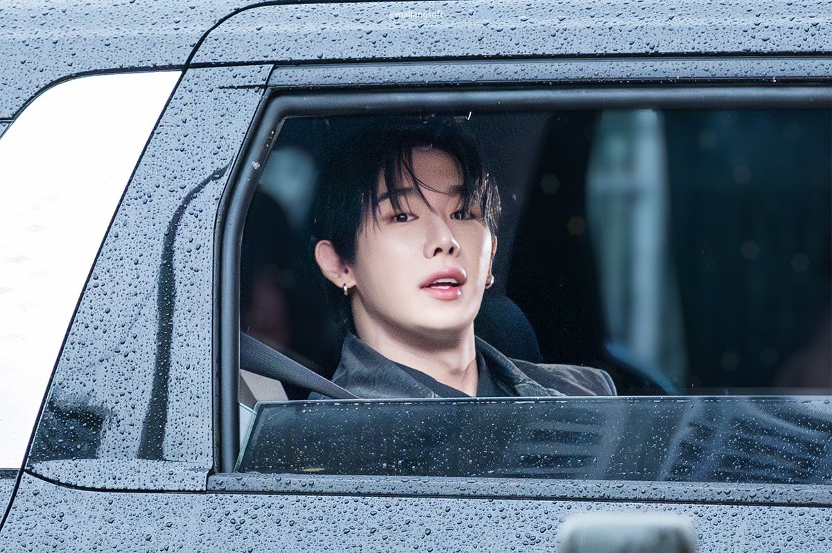 mallangsoft's tweet photo. 241018 캣워크페스타 51PERCENT 

#원호 #WONHO https://t.co/vNXL7yM0ir