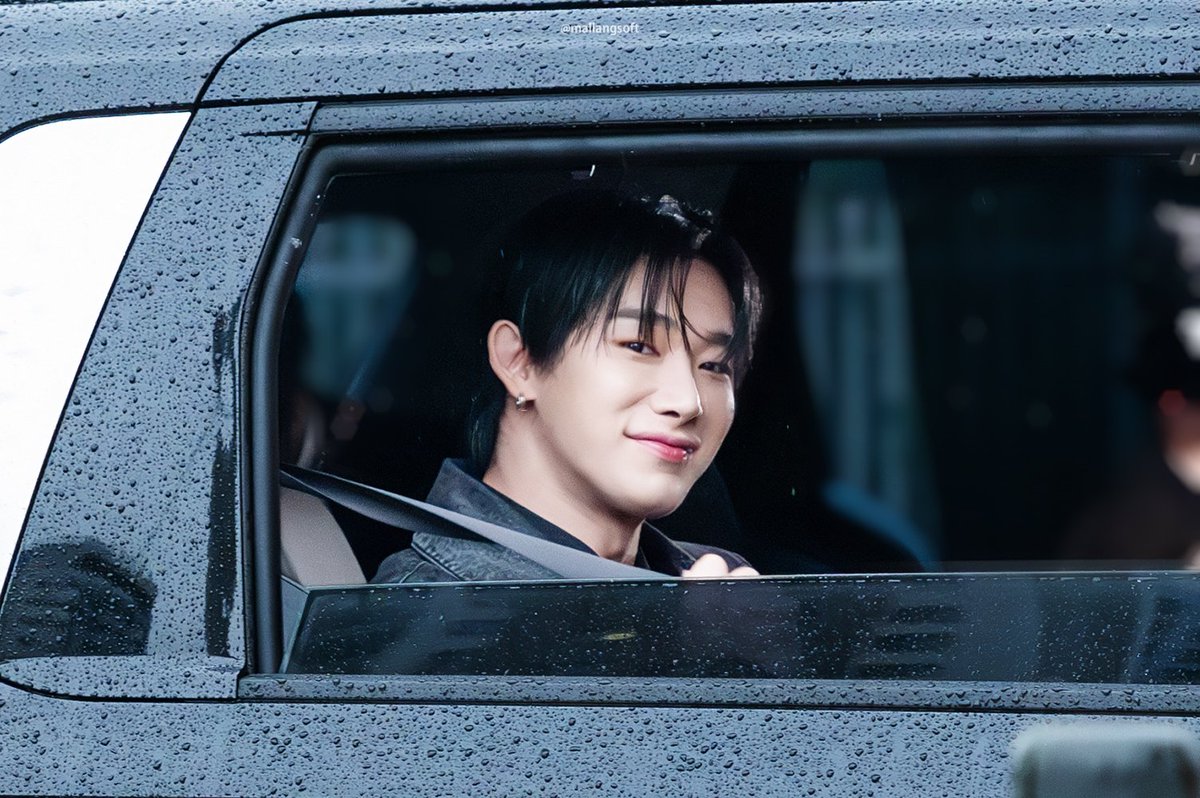mallangsoft's tweet photo. 241018 캣워크페스타 51PERCENT 

#원호 #WONHO https://t.co/vNXL7yM0ir
