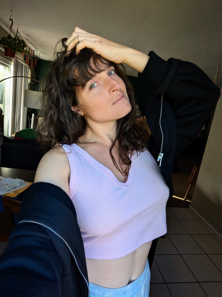 Mia Moore tweet media