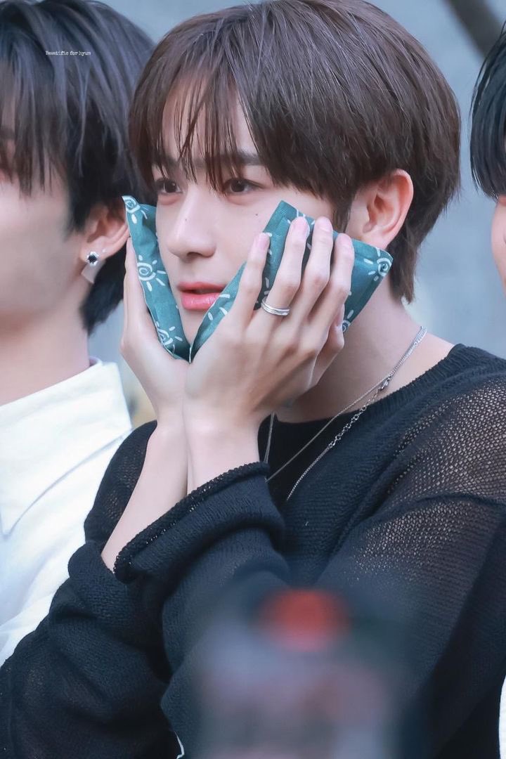 phxtxsynthesis's tweet photo. 이제 겨울이니까 우리 핫팩현재 복습하자 https://t.co/geoIedsKpR
