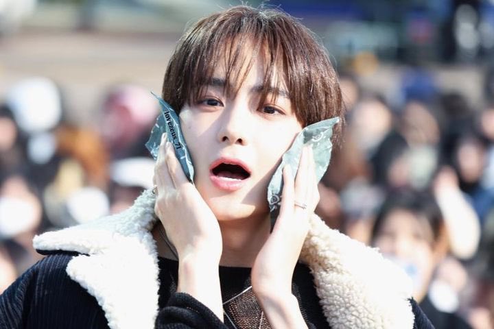 phxtxsynthesis's tweet photo. 이제 겨울이니까 우리 핫팩현재 복습하자 https://t.co/geoIedsKpR